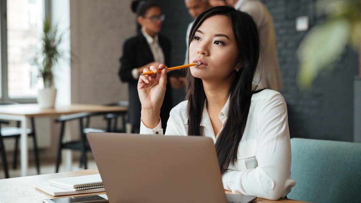 Melamun Tak Selalu Negatif, Cara Mengubahnya Menjadi Sumber Inspirasi