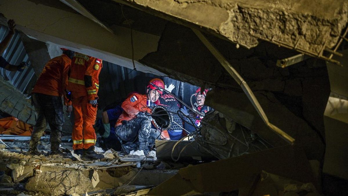 Gempa 6,5 M di Sumenep Memperparah Situasi Korban Terjebak Reruntuhan Ponpes
