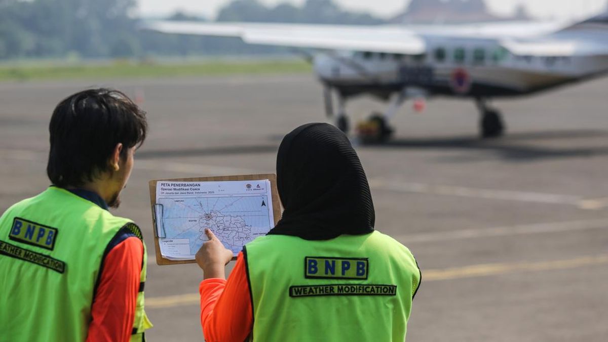 Perpanjangan Operasi Modifikasi Cuaca oleh BNPB di Jawa Barat
