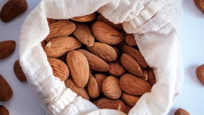 Cara Terbaik Nikmati Almond Tanpa Kehilangan Nutrisi Menurut Ahli Gizi