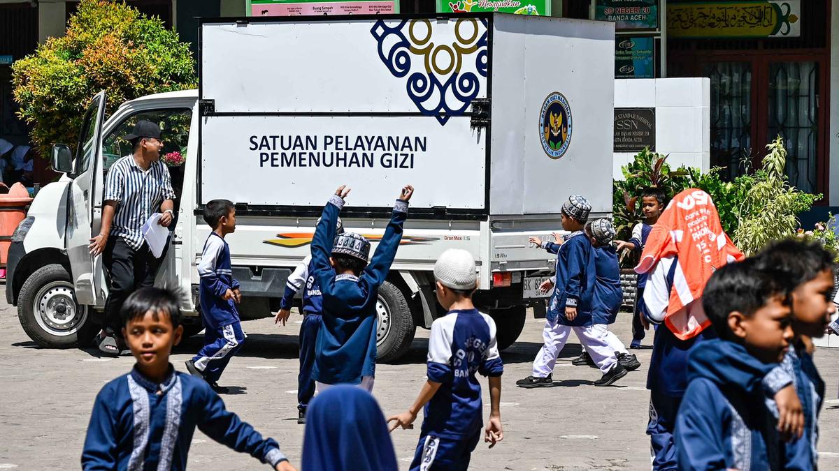 Mobil Mitra SPPG Hanya Diperbolehkan Antar MBG Sampai Pagar Sekolah