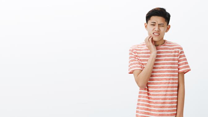 Sulit Membuka Mulut Tanda Gangguan Sendi Rahang, Jangan Diabaikan