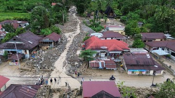 Warga Agam Cemas Menghadapi Banjir Bandang Susulan dan Sulit Tidur