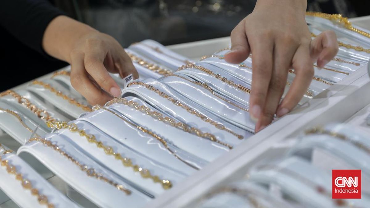 Empat Warga Negara Asing Diduga Curi 52 Kalung Emas di Surabaya