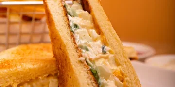 Resep Sandwich Salad Ayam Deli Amerika yang Creamy dan Mudah Dibuat