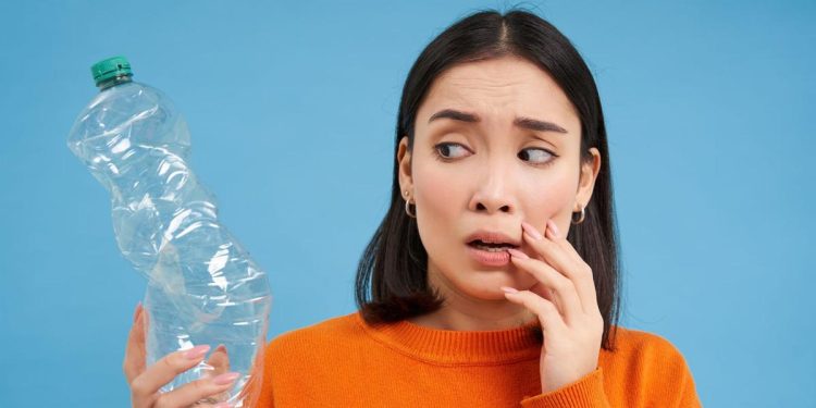8 Tanda Dehidrasi yang Sering Terabaikan dan Perhatikan Juga Warna Urine