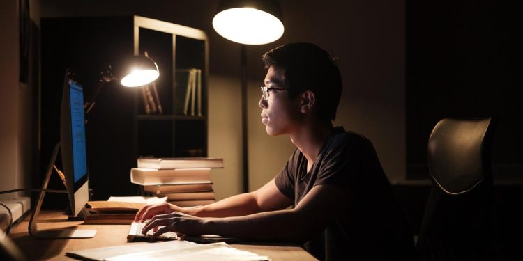 Sering Begadang dan Kurang Tidur? Dampak bagi Tubuh dan Aktivitas Sehari-hari